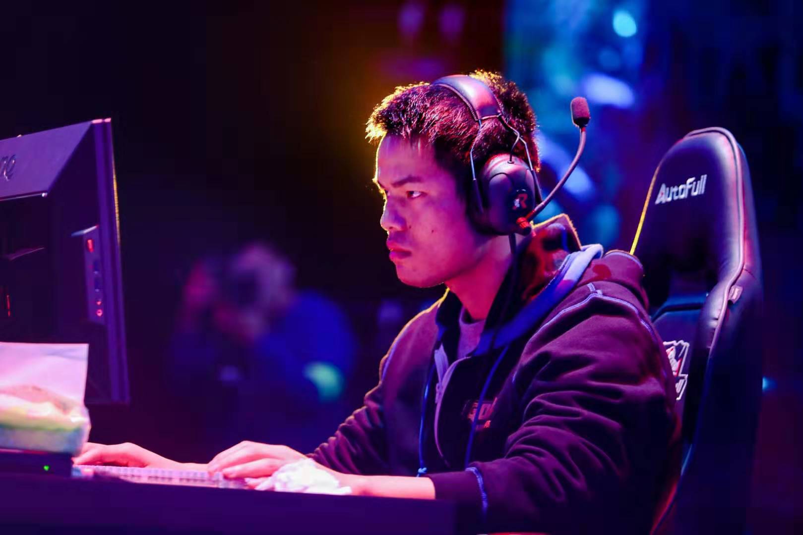 以及其在本 以及其在本