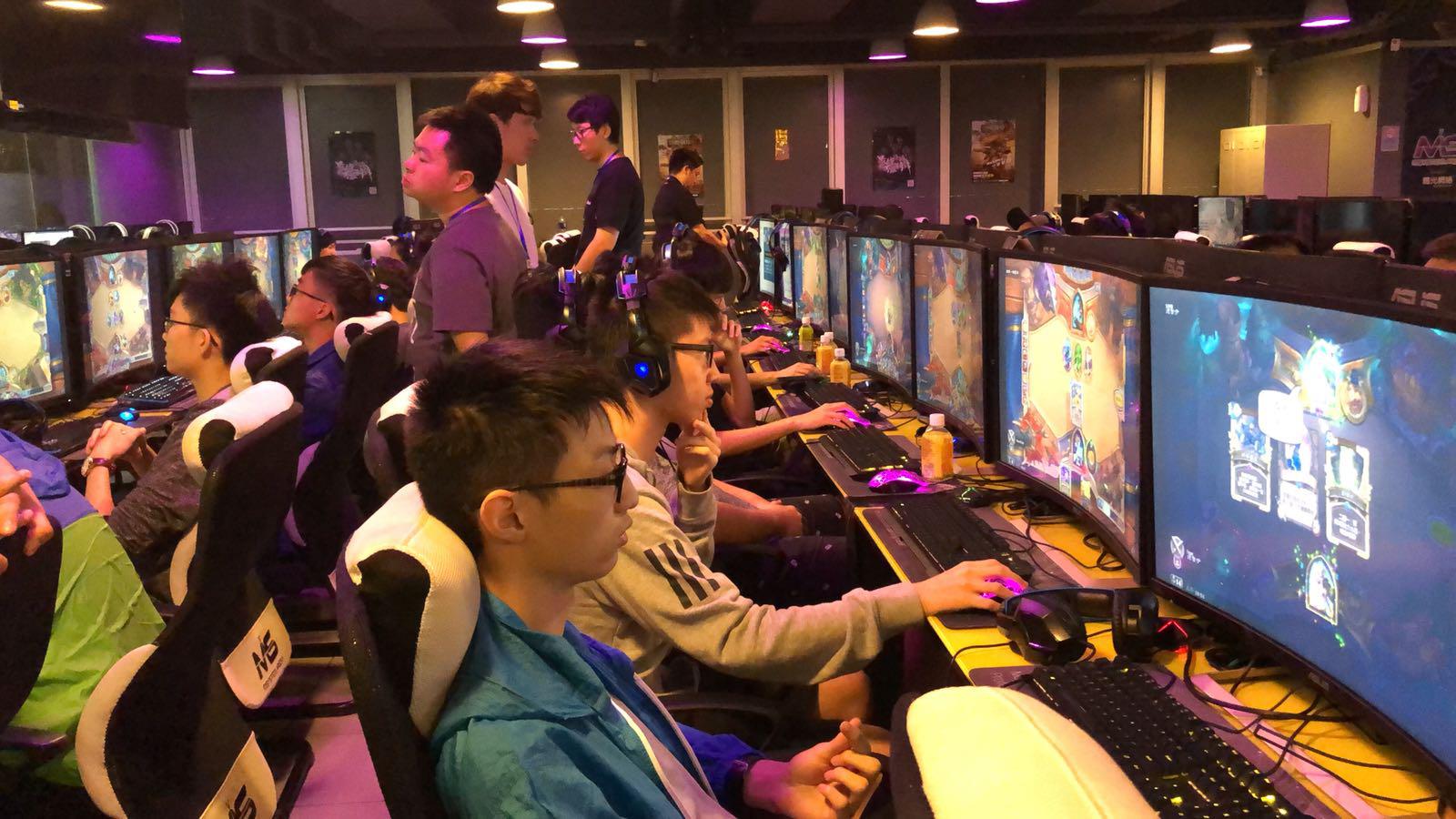 功展示了坚 功展示了坚